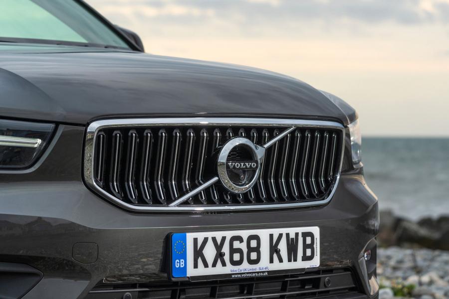 Детали экстерьера Volvo XC40 D3 Inscription 2018 года  (UK) (фото 12 из 40)